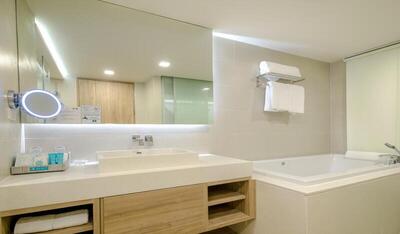 Phuket Graceland Resort and Spa - Family Room With Pool Access