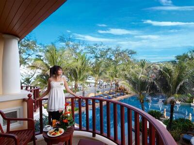 Phuket Graceland Resort and Spa - Deluxe Room With Pool View