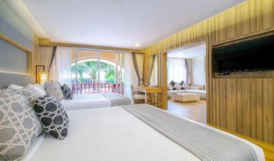 Phuket Graceland Resort and Spa - Family Room With Pool View