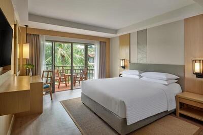 Phuket Marriott Resort & Spa, Merlin Beach - Guest Room, 1 King, Pool View