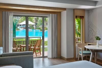 Phuket Marriott Resort & Spa, Merlin Beach - Larger Guest Room, 1 King, Pool View, Terrace