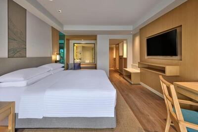 Phuket Marriott Resort & Spa, Merlin Beach - Guest Room, 1 King, Pool View