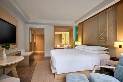 Phuket Marriott Resort & Spa, Merlin Beach - Guest Room, 1 King, Pool Access
