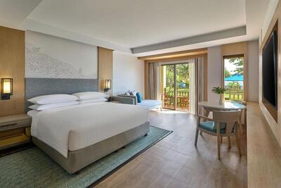 Phuket Marriott Resort & Spa, Merlin Beach - 	 Larger Guest Room, 1 King, Ocean View, Beach Front Access, Terrace