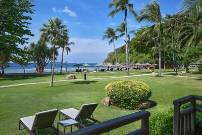 Phuket Marriott Resort & Spa, Merlin Beach - 	 Larger Guest Room, 1 King, Ocean View, Beach Front Access, Terrace