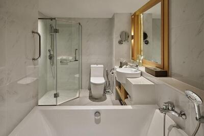 Phuket Marriott Resort & Spa, Merlin Beach - Guest Room, 1 King, Pool View