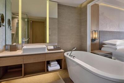 Phuket Marriott Resort & Spa, Merlin Beach - Larger Guest Room, 1 King, Pool View