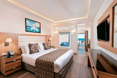 Pickalbatros Citadel Resort Sahl Hasheesh - Junior Suite with Sea View