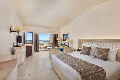 Pickalbatros Citadel Resort Sahl Hasheesh - Standard Triple Room, Sea View