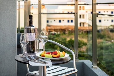 Pollis Hotel - Superior Room (Street View)