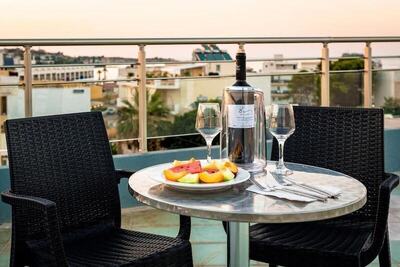 Pollis Hotel - Superior Room (Street View)