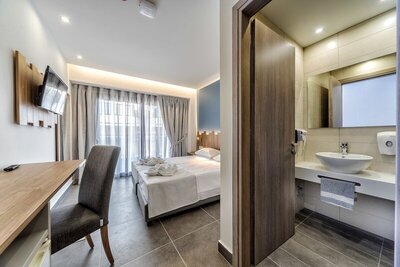 Pollis Hotel - Standard Triple Room