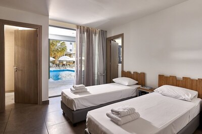 Pollis Hotel - Standard Triple Room