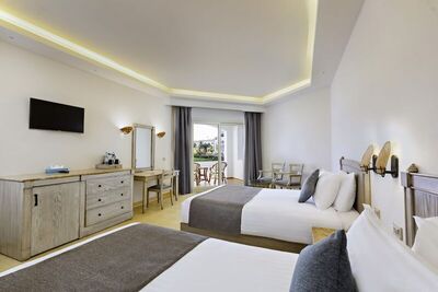 Protels Grand Seas Resort - Deluxe Room, Sea View