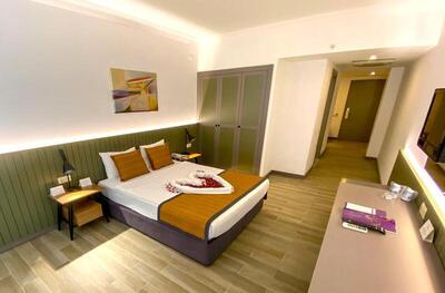 Queen's Park Goynuk Hotel - Family Room With Shared Bathroom