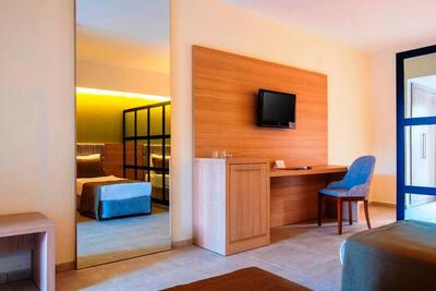 Queen's Park Goynuk Hotel - Economy Quadruple Room