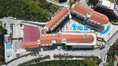 Ramada Hotel & Suites by Wyndham Kusadasi, Кушадасъ, Турция