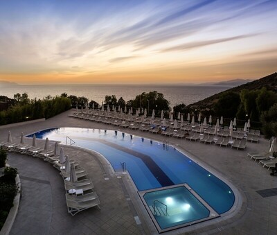 Ramada Hotel & Suites by Wyndham Kusadasi, Кушадасъ, Турция