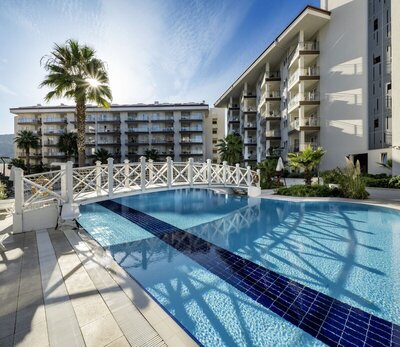Ramada Hotel & Suites by Wyndham Kusadasi, Кушадасъ, Турция