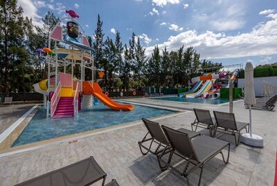 Ramada Hotel & Suites by Wyndham Kusadasi, Кушадасъ, Турция