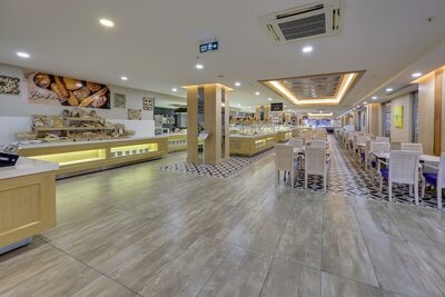 Ramada Hotel & Suites by Wyndham Kusadasi, Кушадасъ, Турция