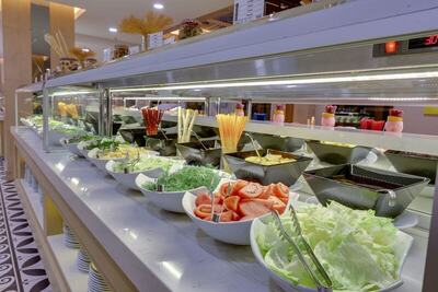 Ramada Hotel & Suites by Wyndham Kusadasi, Кушадасъ, Турция
