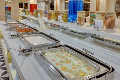 Ramada Hotel & Suites by Wyndham Kusadasi, Кушадасъ, Турция