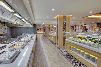 Ramada Hotel & Suites by Wyndham Kusadasi, Кушадасъ, Турция