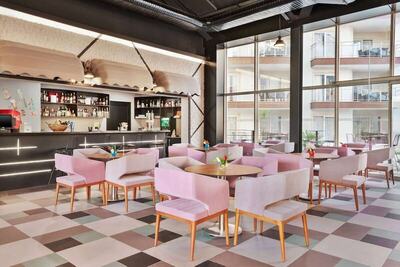 Ramada Hotel & Suites by Wyndham Kusadasi, Кушадасъ, Турция