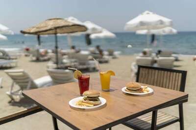 Ramada Hotel & Suites by Wyndham Kusadasi, Кушадасъ, Турция