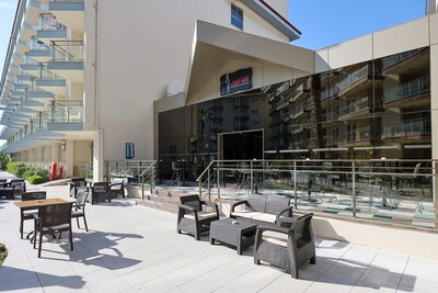 Ramada Hotel & Suites by Wyndham Kusadasi, Кушадасъ, Турция