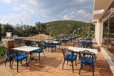 Ramada Hotel & Suites by Wyndham Kusadasi, Кушадасъ, Турция
