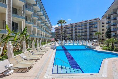 Ramada Hotel & Suites by Wyndham Kusadasi, Кушадасъ, Турция