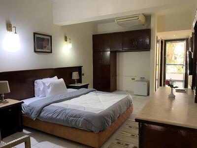 Regency royal hills - Standard Double Room, 2 Bedrooms, Poolside