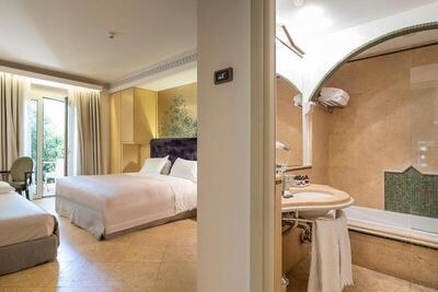 Romano Palace Luxury Hotel - Classic Triple Room With Terrace