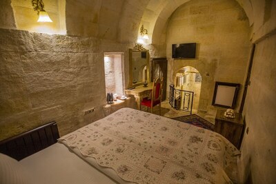Royal Cave Hotel - Stone Room