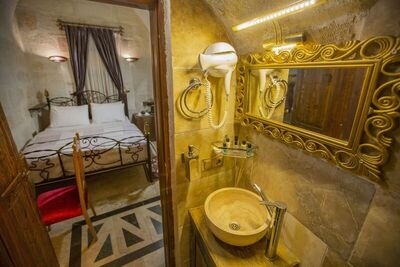 Royal Cave Hotel - Stone Room