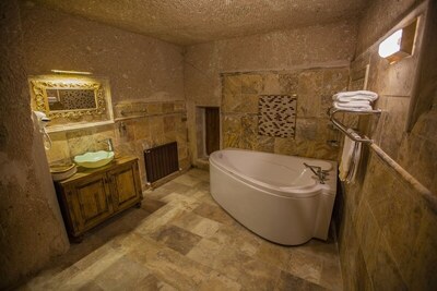 Royal Cave Hotel - Honeymoon Suite