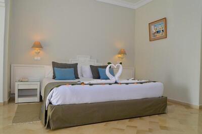 Royal Garden Palace - Families and Couples - Standard Twin Room