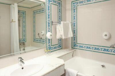 Royal Garden Palace - Families and Couples - Standard Twin Room