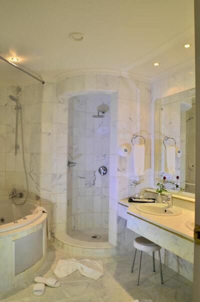 Royal Garden Palace - Families and Couples - Superior Triple Room