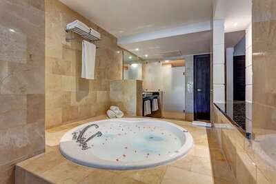 Royalton Splash Punta Cana, An Autograph Collection All-Inclusive Resort & Casino - Luxury Jacuzzi Junior Suite Diamond Club