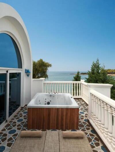 Rubi Platinum Spa Resort & Suites - King Suite with Sea View