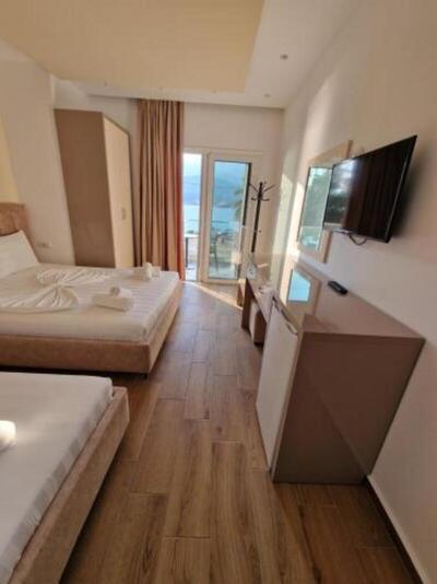 Seaside Hotel - Triple Room with Balcony