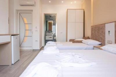 Seaside Hotel - Quadruple Room with Balcony