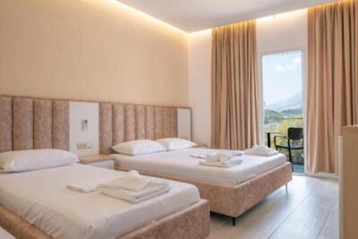 Seaside Hotel - Quadruple Room with Balcony