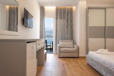 Seaside Hotel - Deluxe Double Room with Balcony and Sea View