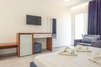 Seaside Hotel - Deluxe Double Room with Balcony and Sea View