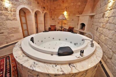 SEDİRLİ KONAK HOTEL - Queen Room With Spa Bath