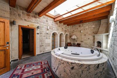 SEDİRLİ KONAK HOTEL - Queen Room With Spa Bath
